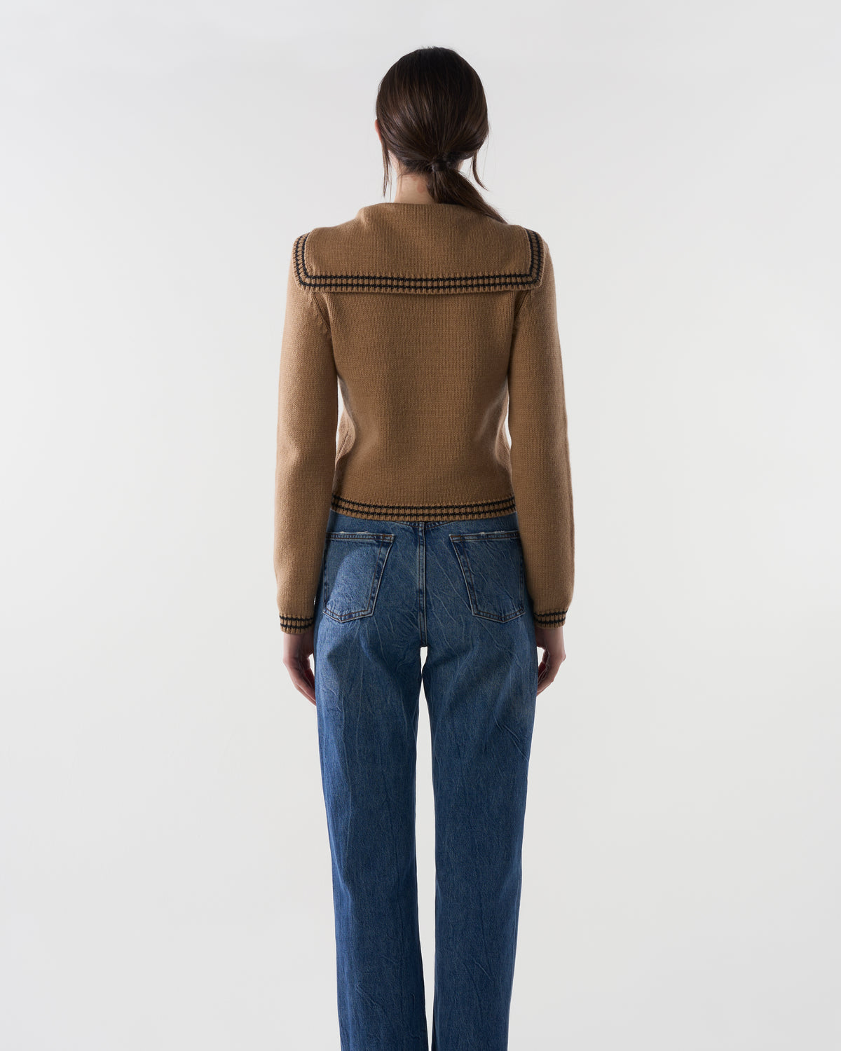Sailor-collar cardigan in Brown Sugar lambswool, worn, back view