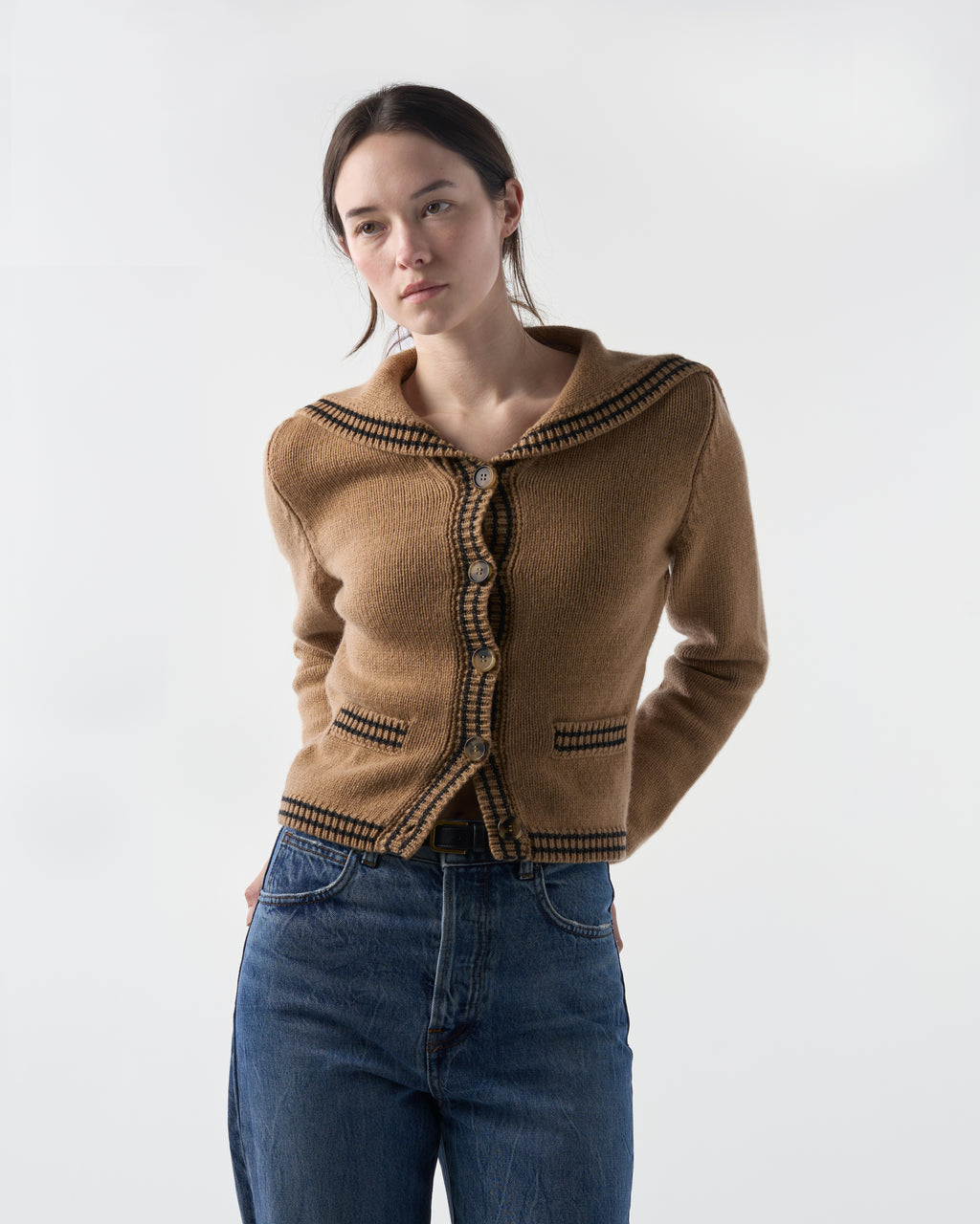 Sailor-collar cardigan in Brown Sugar lambswool, worn, front view