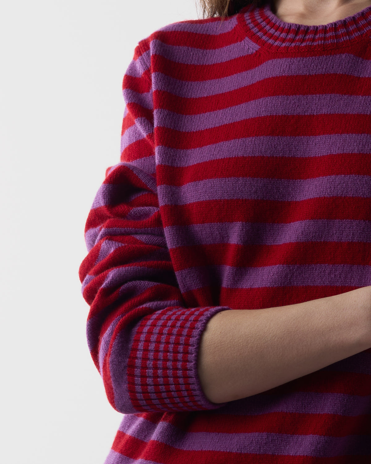Striped crewneck in Sari Purple and Ruby Red lambswool, knit detail